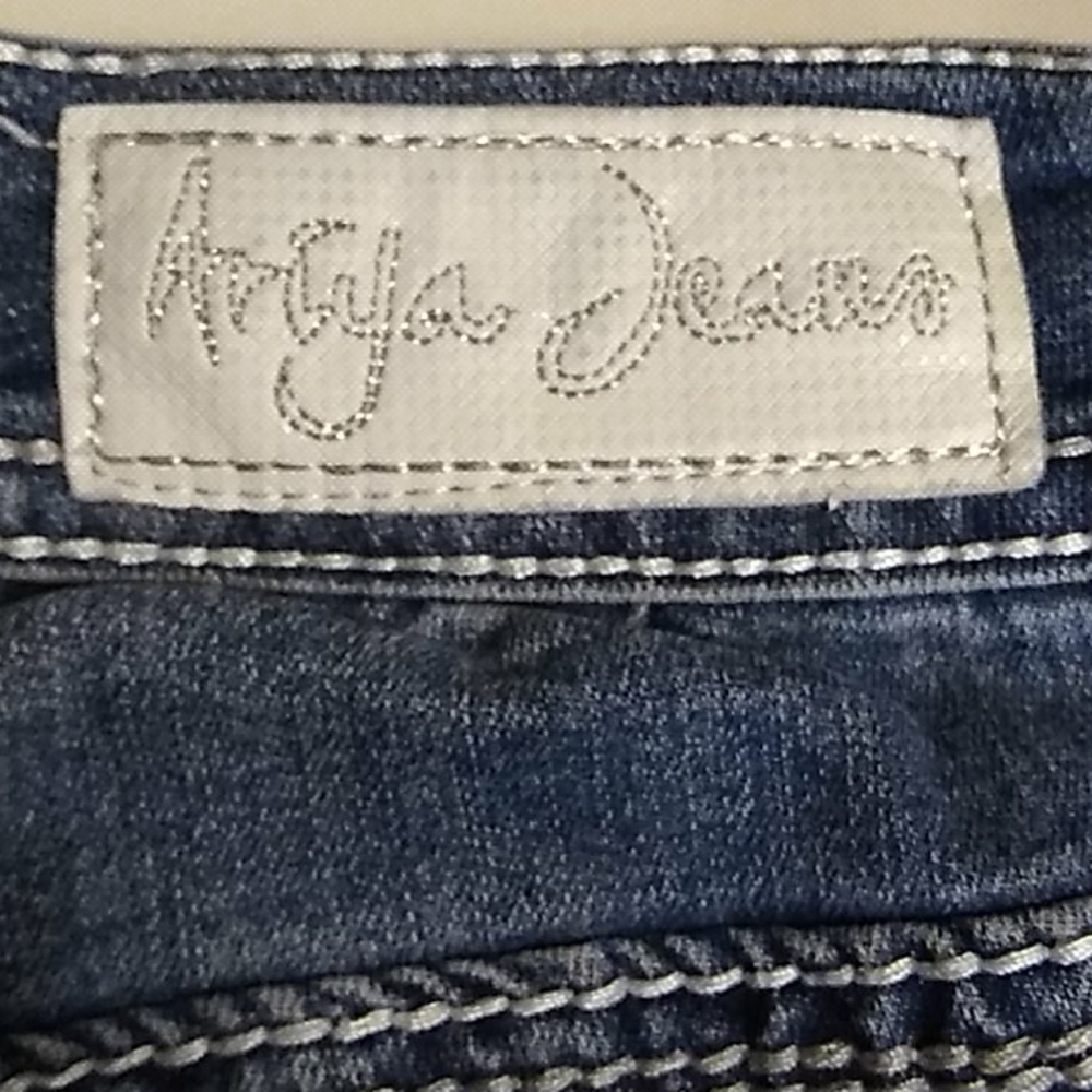 Ariya Borneo Jeans